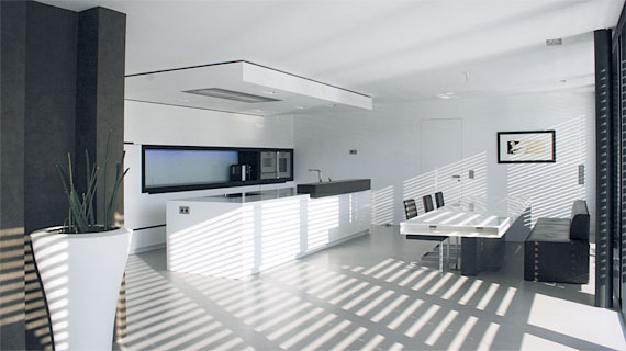 Weiße Designküche mit integriertem Abstellraum in LG-Hi Macs